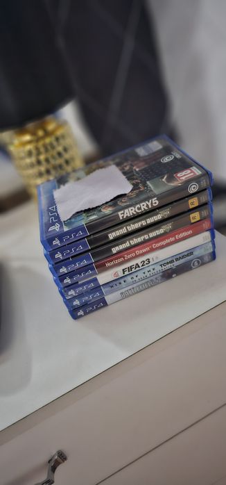 Vând/schimb ps4 slim cu o mulțime de jocuri