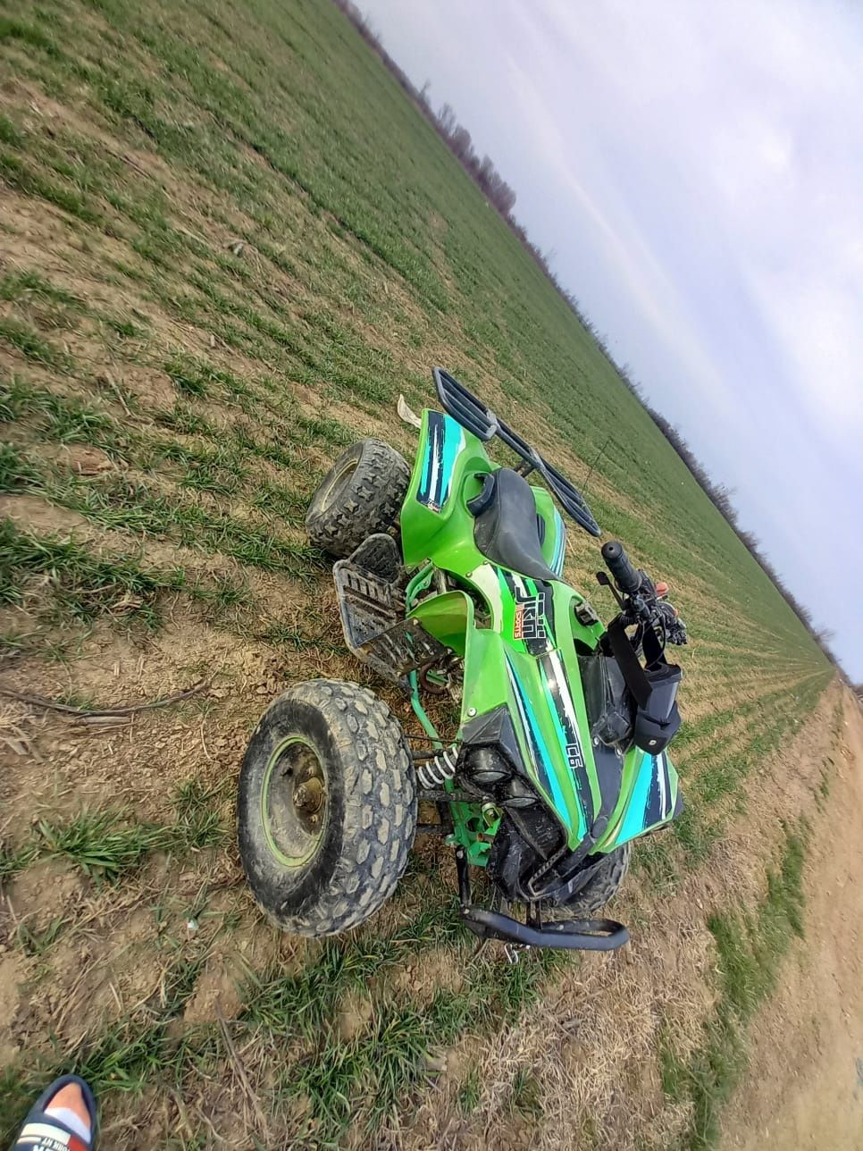Vand atv 125cc pret €