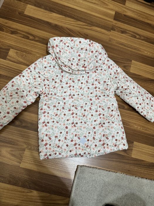 Демисезонная куртка на девочку 3-4 года