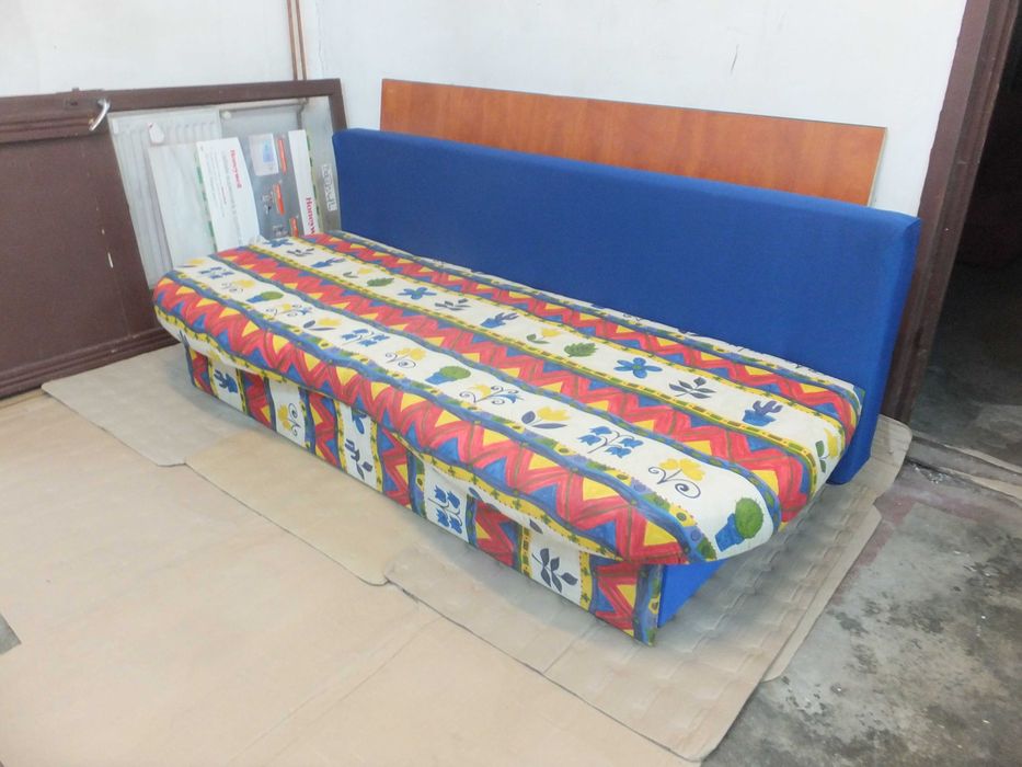 Canapea extensibila foarte comoda 140x200 cu lada de depozitare