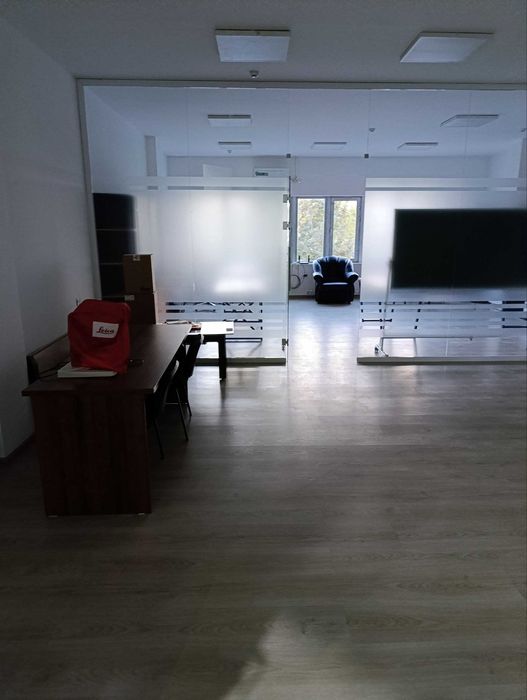 Сдается офис на м.Ойбек 100 м2  3 комнаты, 3 этаж