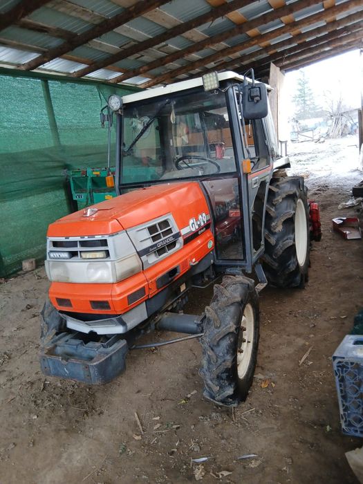 Vând tractor japonez plus freză