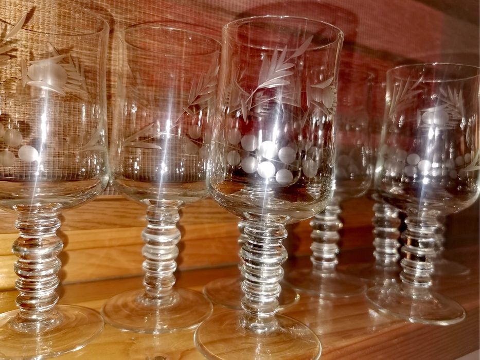 Кристални чаши 6 бр гравирани гроздов флорален мотив ракия 89 лв за 6