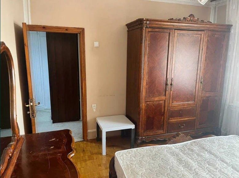Срочно  Продаётся  Нукуская 77 серия 2/2/4 с мебелью техникой