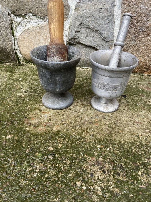 Портет,ретро камера,сахнчета,порцелан, везани покривки,кош за мотор.