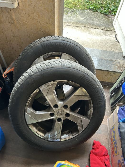 215 65 17 зимни Bridgestone & джанти Nissan