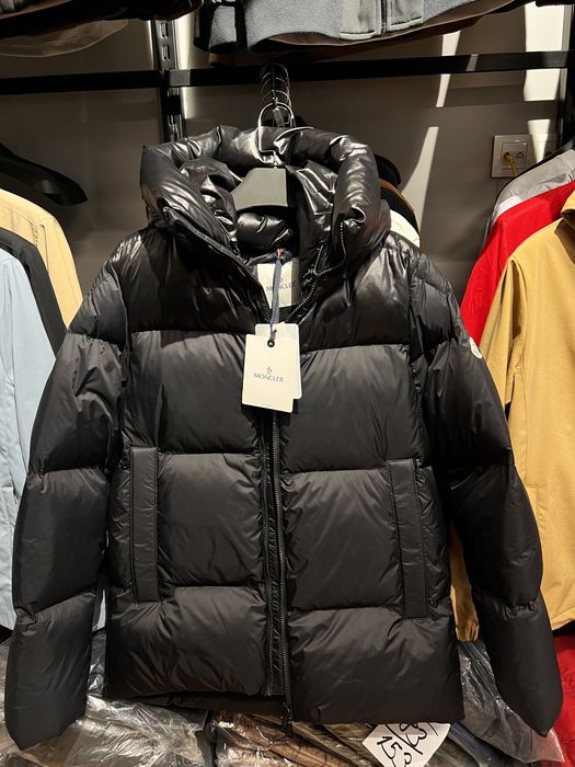 Geaca Moncler ..