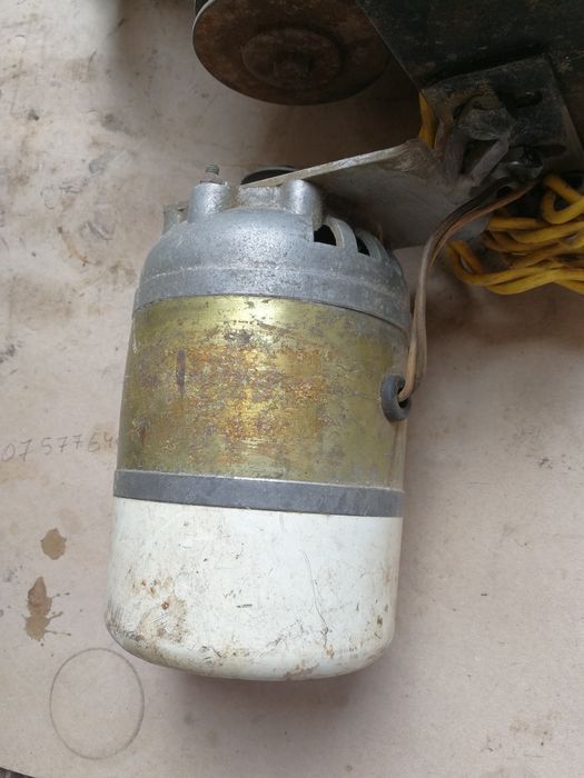 Polizor de banc cu motor de 220