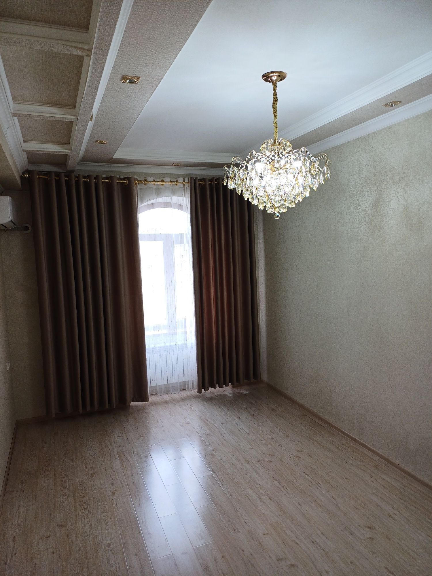 Продаётся 3-х комнатная квартира на улице Паркентская.