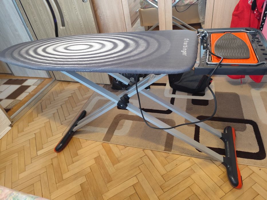 Masa de calcat cu priza