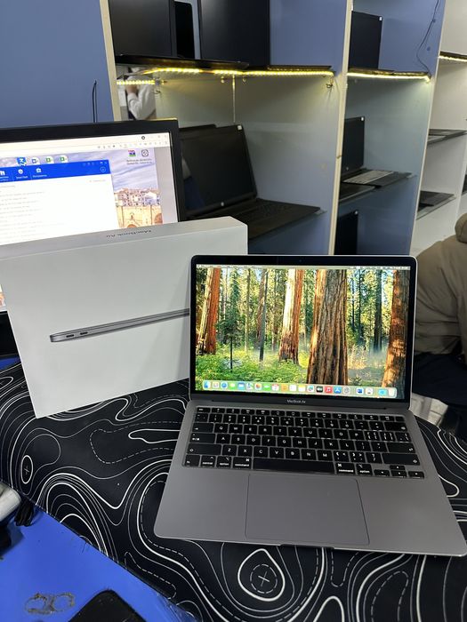 MacBook AIr Core i3 ОЗУ-8ГБ ССД-256ГБ цикл 646 есть небольшие царапины