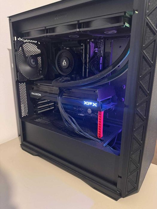 PC Gaming Ryzen 7 9800X3D/RX 9070 XT/32 GB DDR5 6000MHz