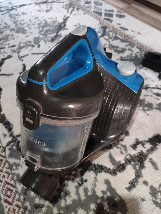 Пылесос Midea в отличном состоянии
