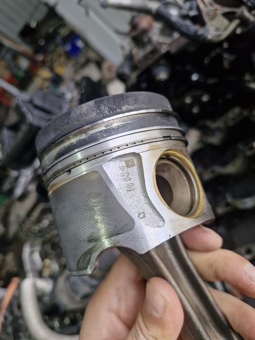 Biela audi motor 3.0 CRT CVZ 059AE