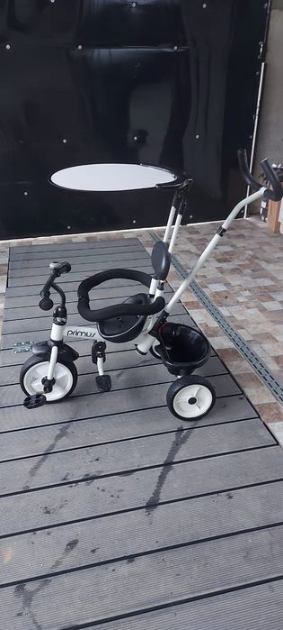 Tricicleta cu pedale