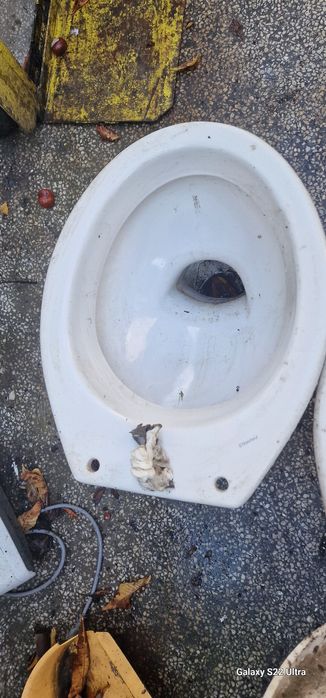 Тоалетна чиния с долно оттичане