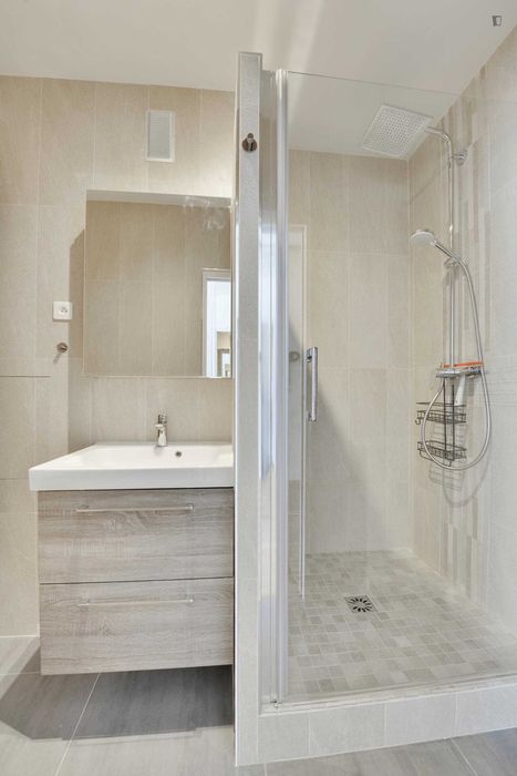 Дава се под наем Едностаен апартамент в София, Център - 45 кв.м за 331.5 € - Снимка #1