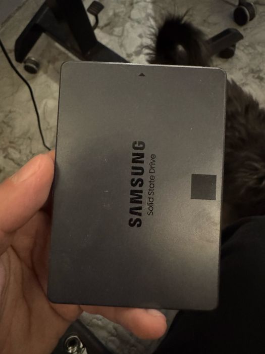 Ssd samsung 870 qvo 2tb folosit cateva ore