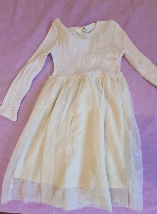 Donez haine pentru fete de  5 ani (masura 116-122)).

- pantaloni
-blu