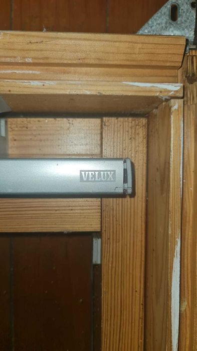Fereastra de mansarda Velux lemn