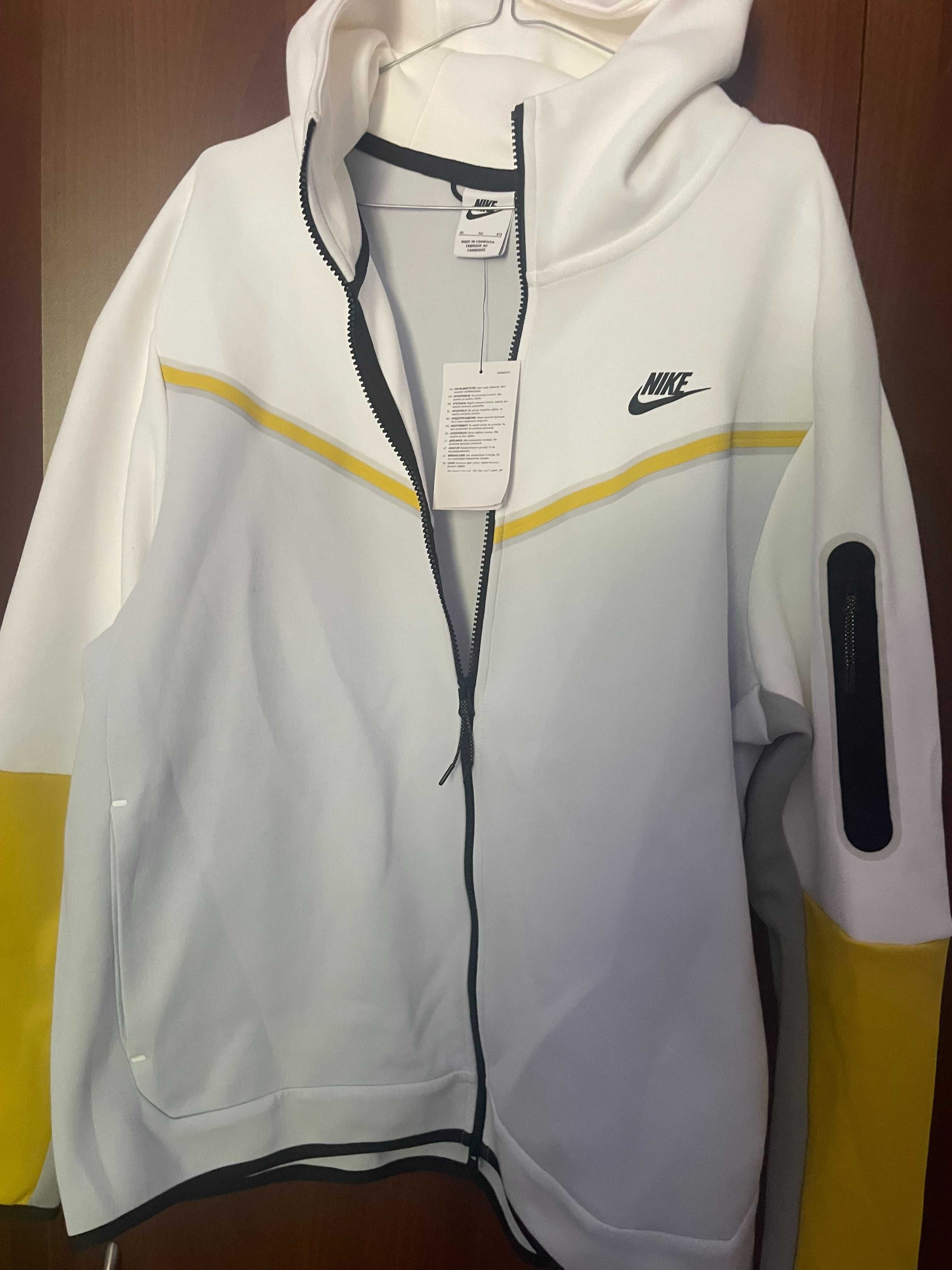 Ново оригинално горнище Nike tech fleece