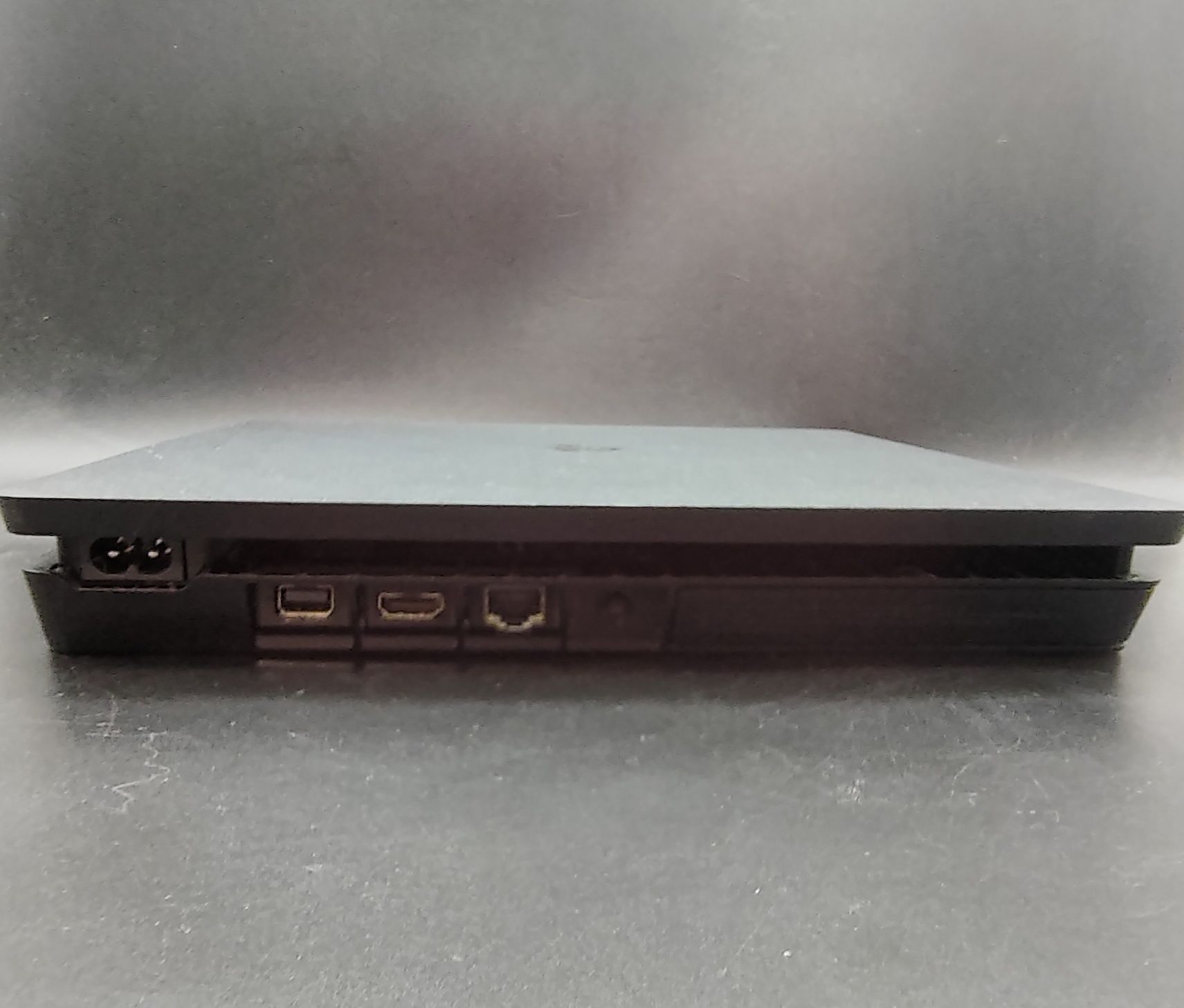 Playstation 4 Slim 500GB+ джойстик+3 топ игрици+кабели