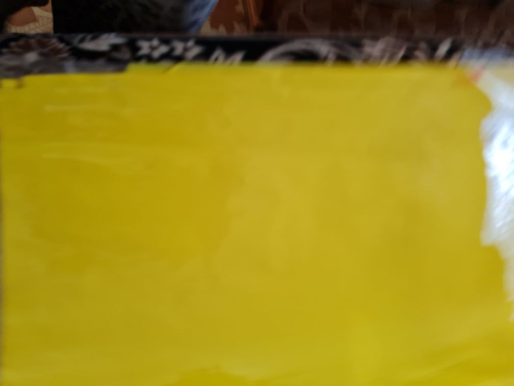 Продаю цветную бумагу размером 60×60  для упаковки подарков и цветов.