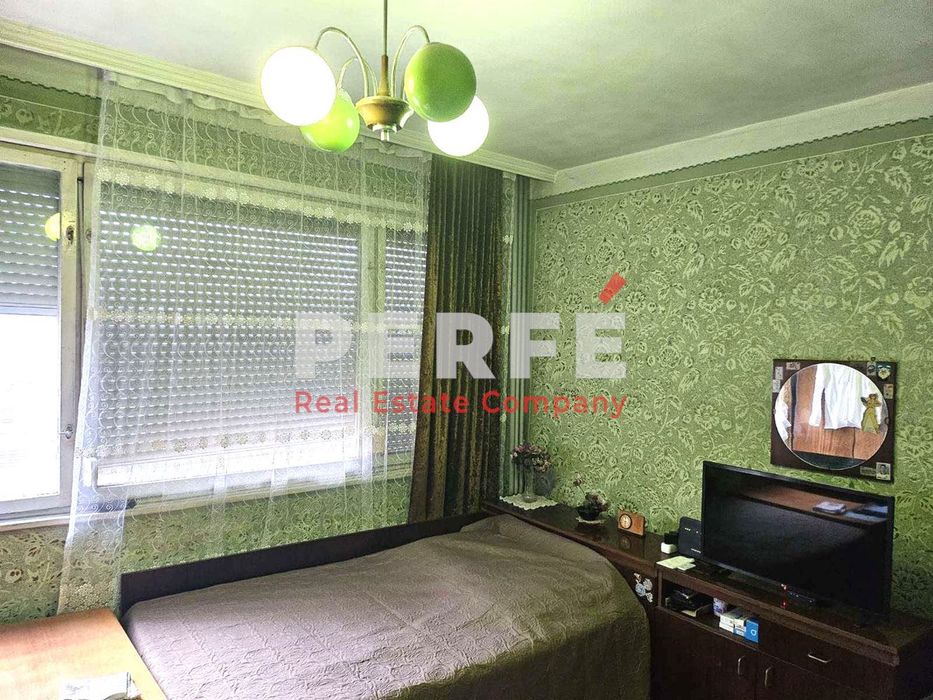 Продава се Четиристаен апартамент в Бургас, Център - 95 кв.м за 2053 €/кв.м - Снимка #1