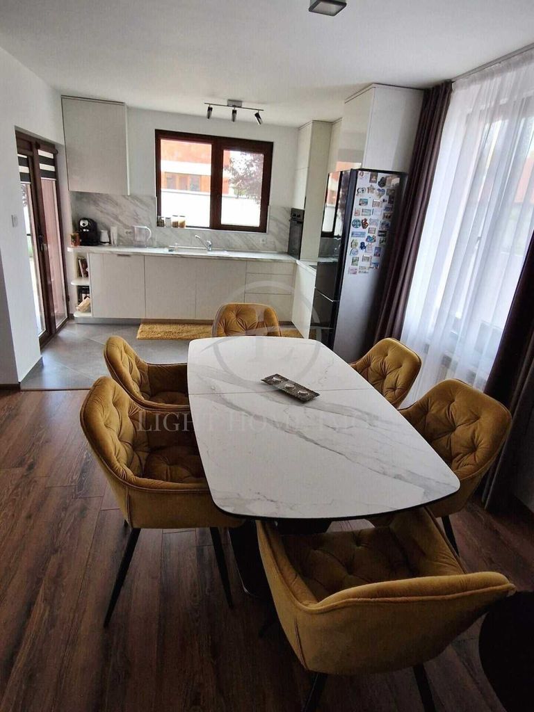 Продава се Къща в Пловдив, Остромила - 162 кв.м за 1710 €/кв.м - Снимка #1