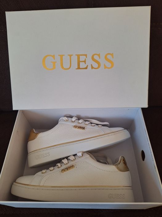 Vând adidasi dama (Guess)