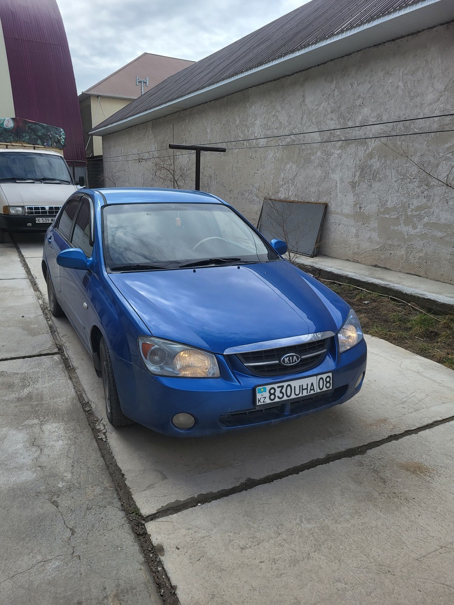 Машина kia cerato 2006