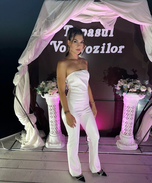 Salopeta din piele albă