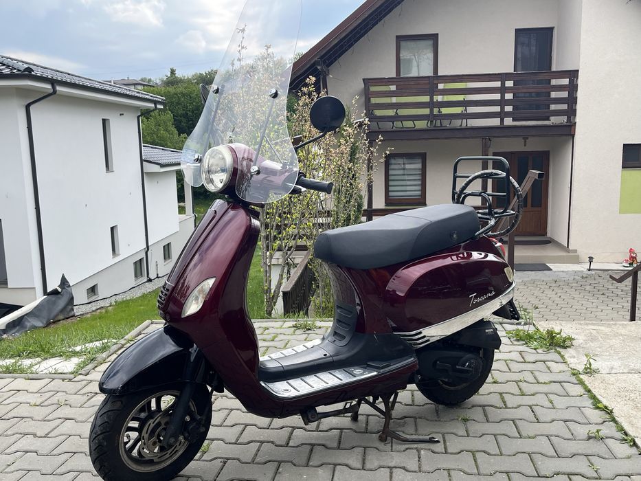 Vând scuter Razzo(vespa,yamaha,riva)