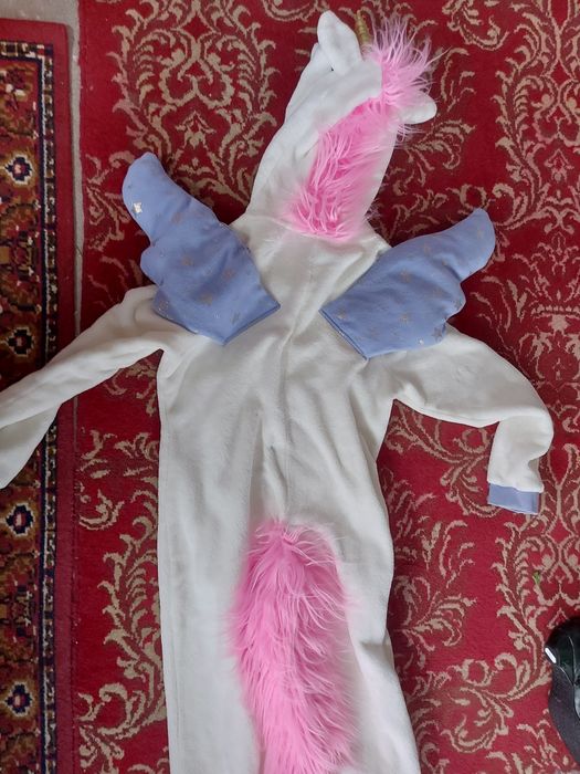 Costum unicorn s fete