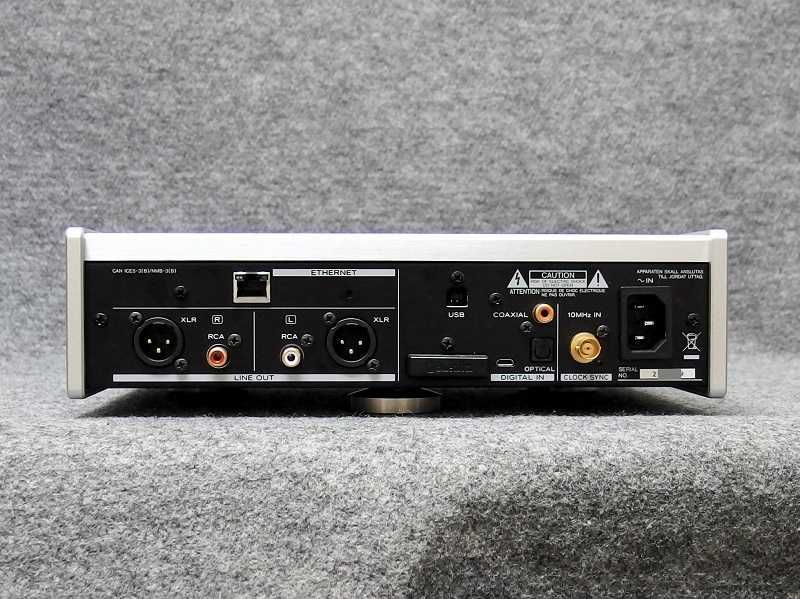 Предварительный усилитель, ЦАП  TEAC NT-505-X (производство Япония).