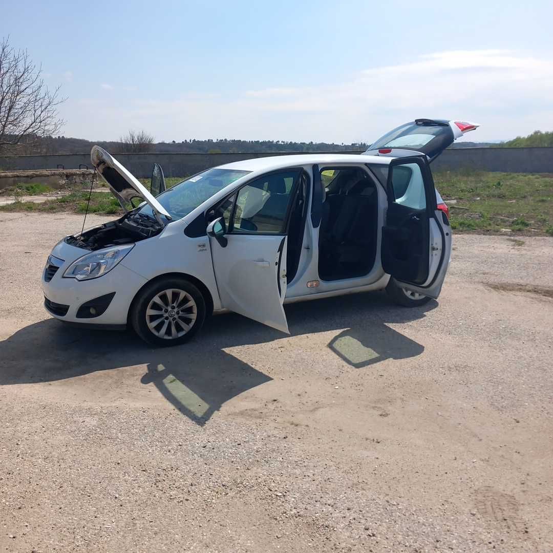 Opel Meriva B 2012 white /Опел Мерива B 1.4 бензин турбо бяла на части