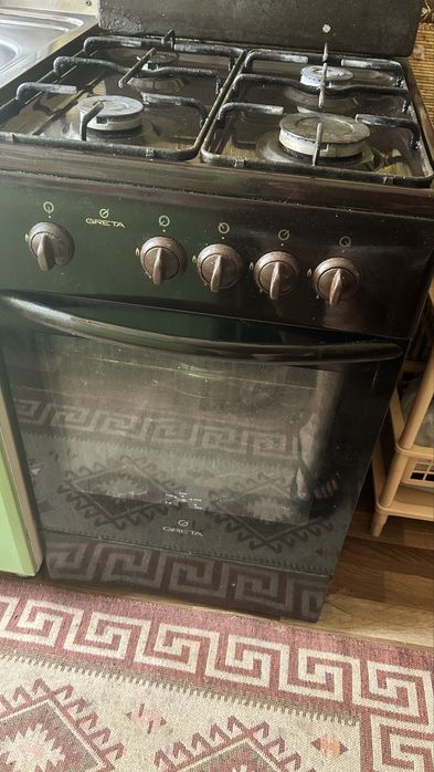 Телевизор бытовая техника и газовая плита