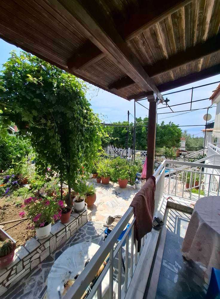 Продава се къща 67м2 с гледка към морето и с двор 211м2 в Аспровалта