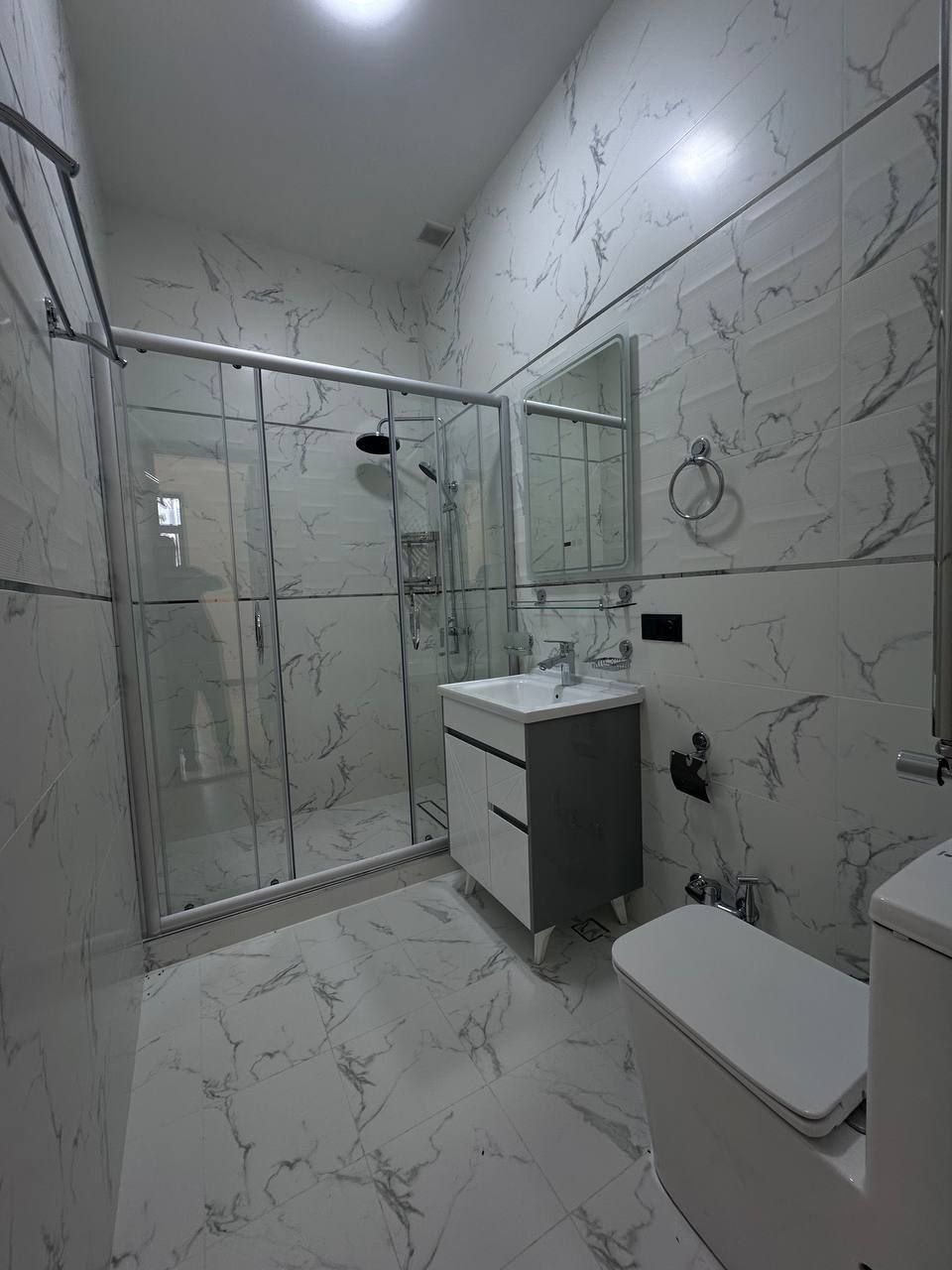 Домбирабад  ор-р Памятник

Участок: 3,6 сотки

Общая площадь: 460 м²