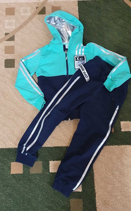 Продам спортивный костюм на девочку