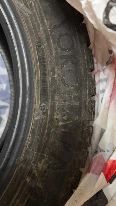 Зимние шины Yokohama   215/60 R17