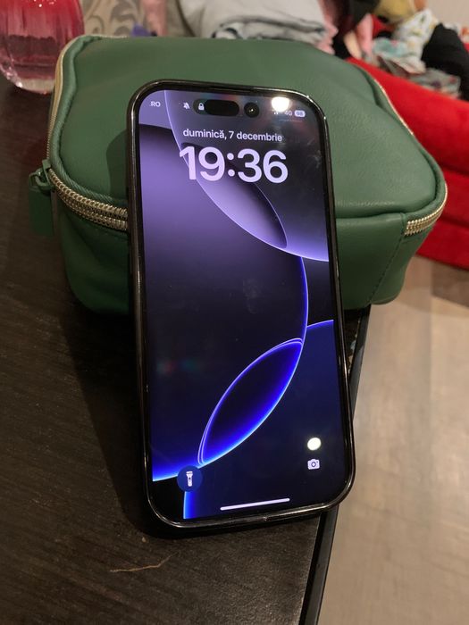 Vand iphone 16 pro in stare perfecata