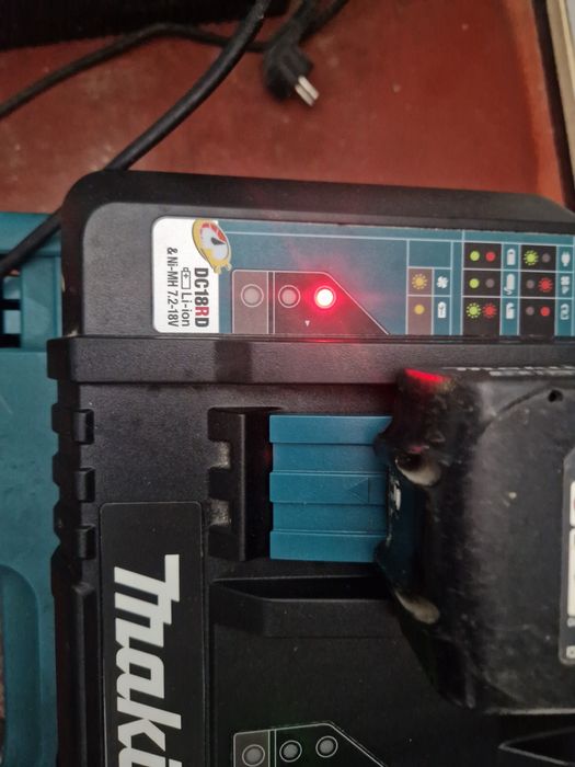 Makita DTR 180 de legat fierul cu acumulator si incarcator dublu !