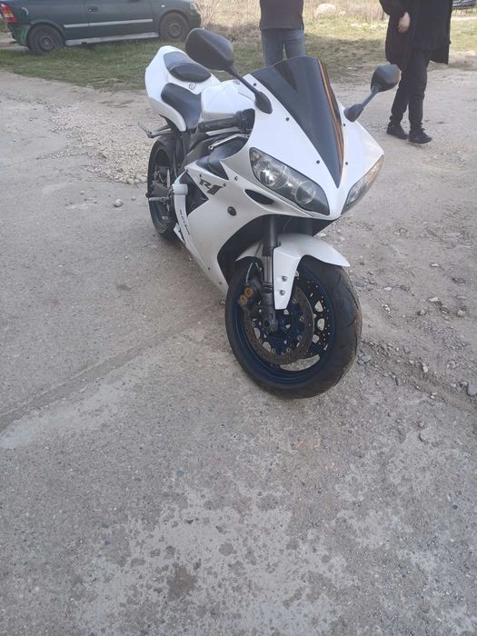 Yamah yzf -r1 7800