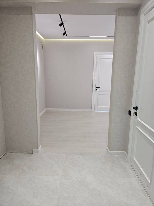 Kvartira sotiladi yakkasaroy rayon 2/10/12/  51m² novastroyka