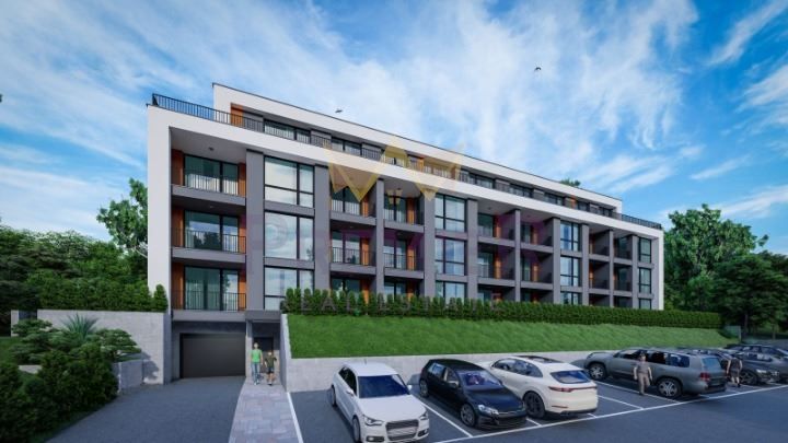 Продава се Тристаен апартамент в Варна, м-т Пчелина - 190 кв.м за 982 €/кв.м - Снимка #2