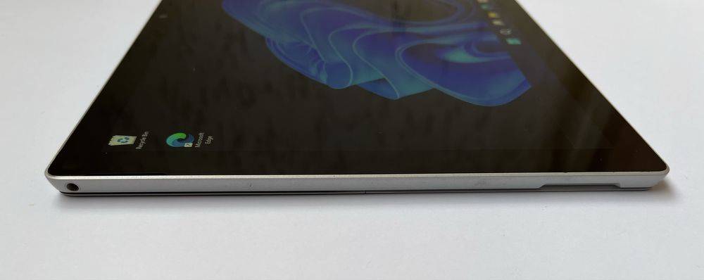 Microsoft Surface Pro 5 [1796] | i5-7300U | 4GB | 512GB | Windows 11