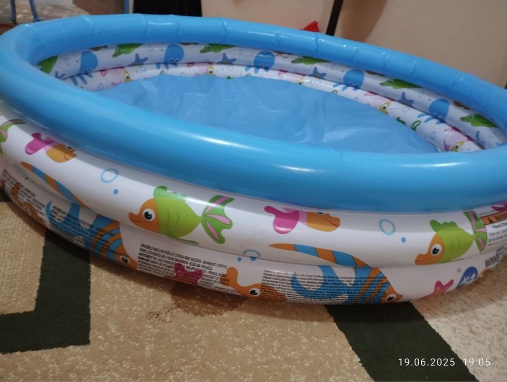 Продам детский бассейн
