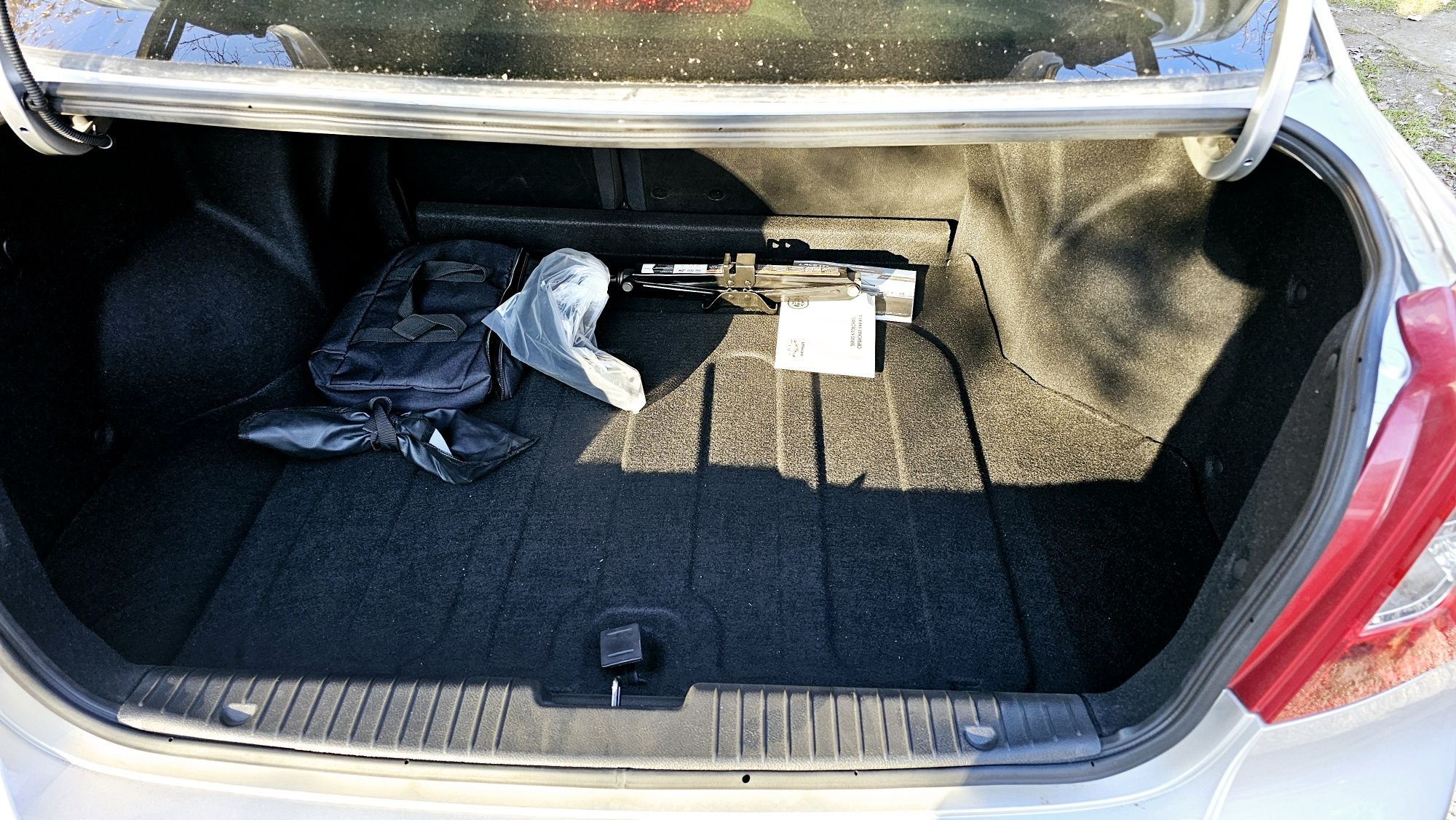 Gentra 3 A/T lyuk va Abs bor.
