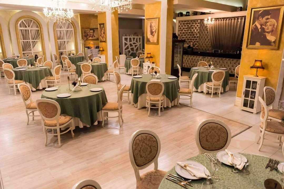 VAND spatiu comercial parter+apartament(etaj)sau INCHIRIEZ doar parter
